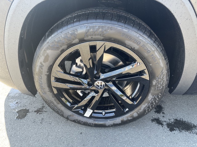 2026 Volkswagen Atlas Cross Sport SEL R-Line photo 10