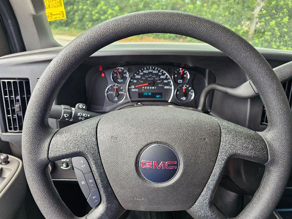 2025 Gmc Savana Cargo 2500 photo 29