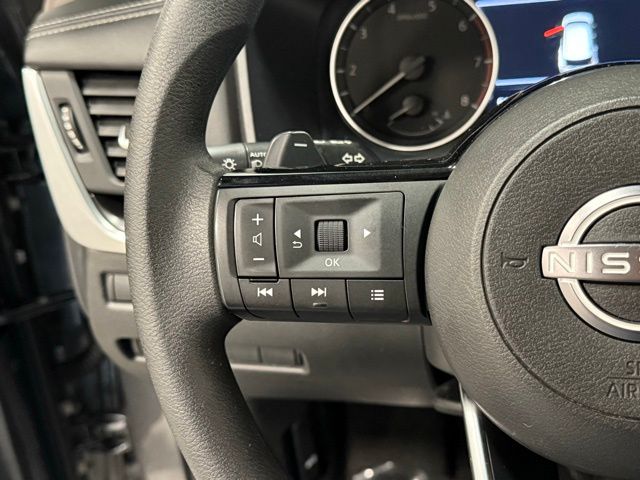 2023 Nissan Rogue SV photo 13