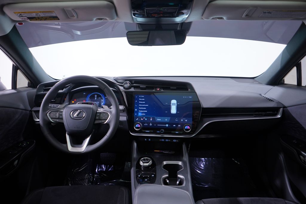 2023 Lexus RZ 450e Luxury photo 10