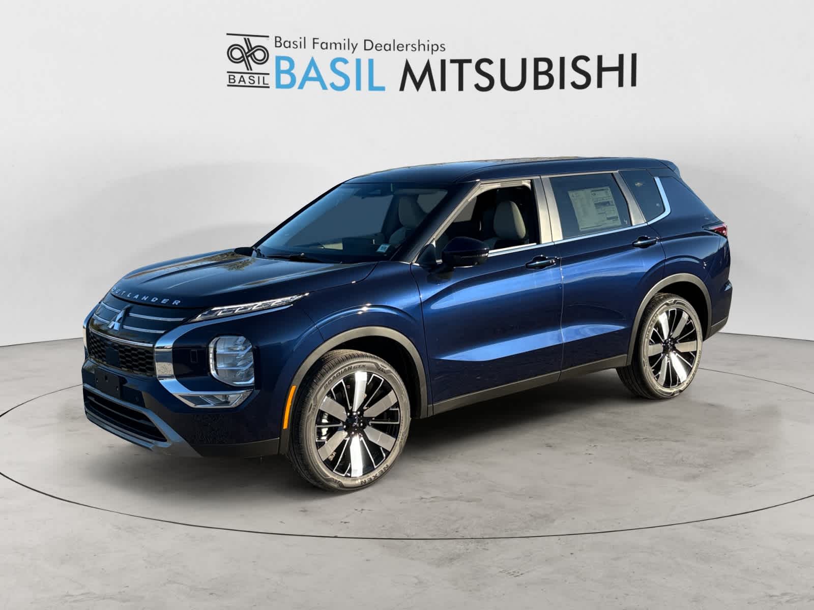 2025 Mitsubishi Outlander SE's photo
