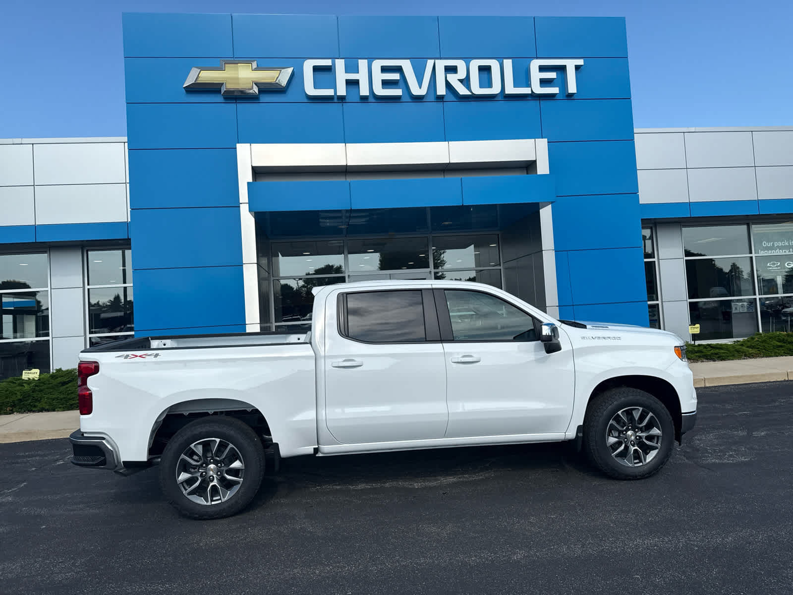 2025 Chevrolet Silverado 1500 LT photo 11