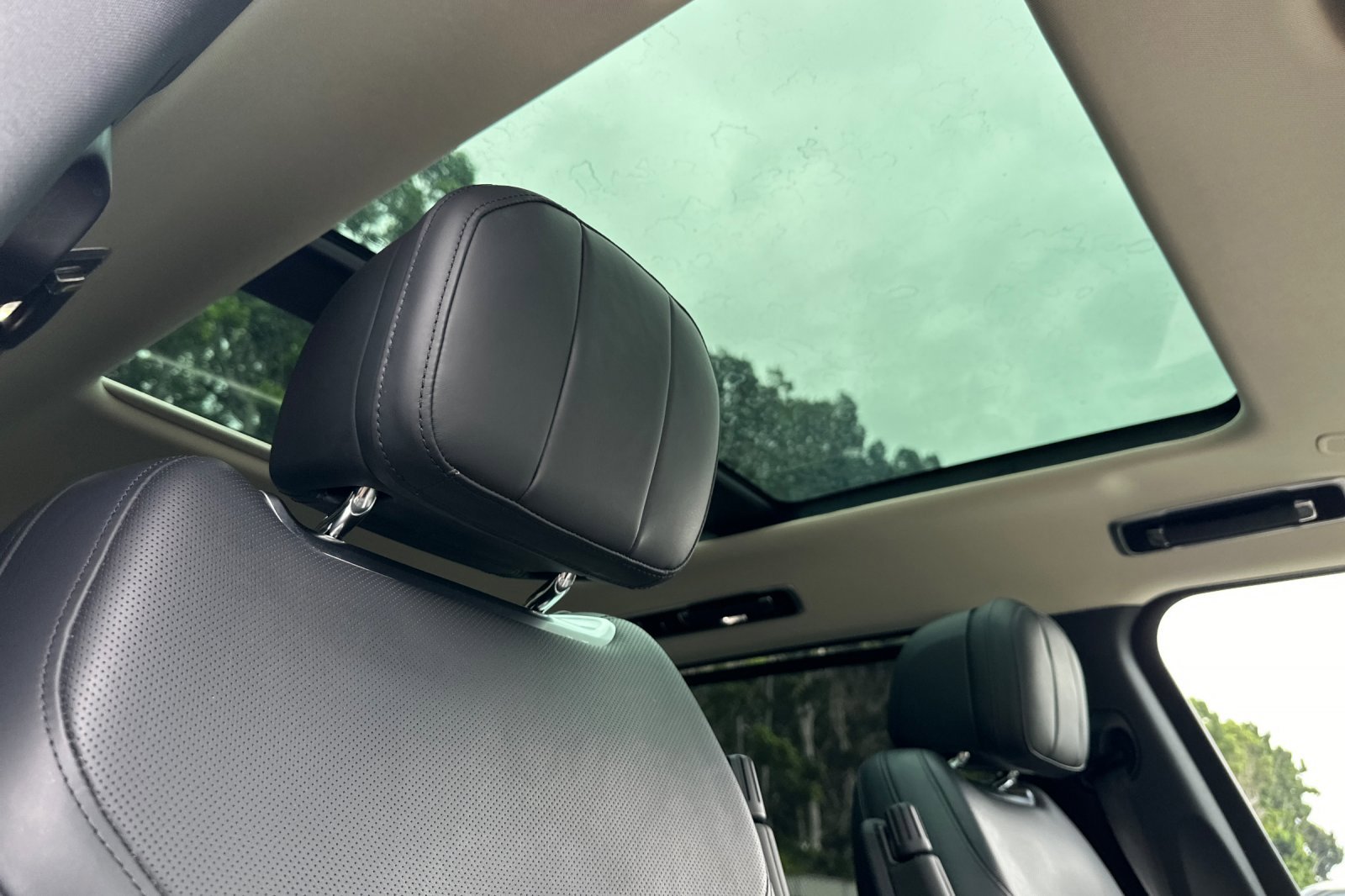 2023 Land Rover Range Rover SE photo 19