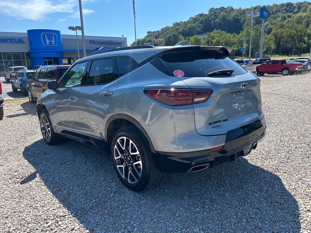 2025 Chevrolet Blazer RS photo 4