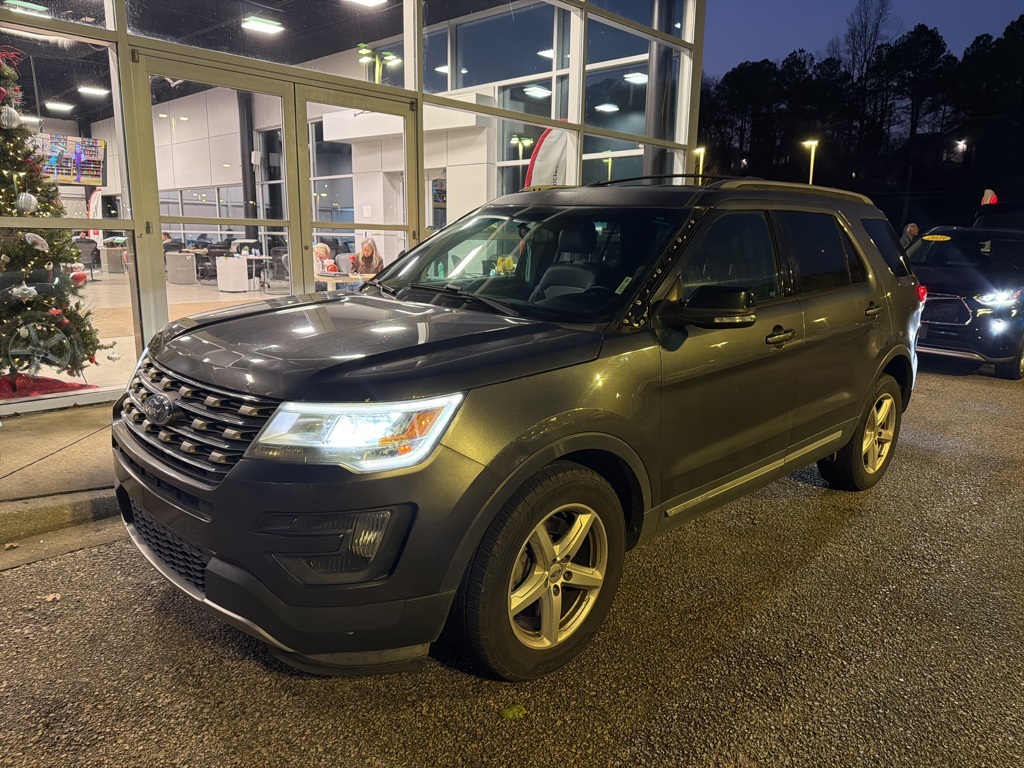 2016 Ford Explorer XLT's photo