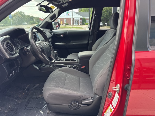 2016 Toyota Tacoma TRD Off-Road V6 photo 13