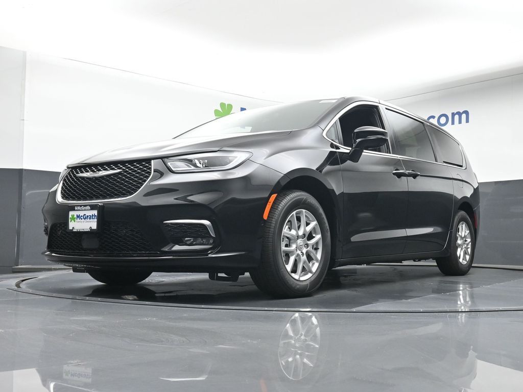 2026 Chrysler Pacifica photo 5