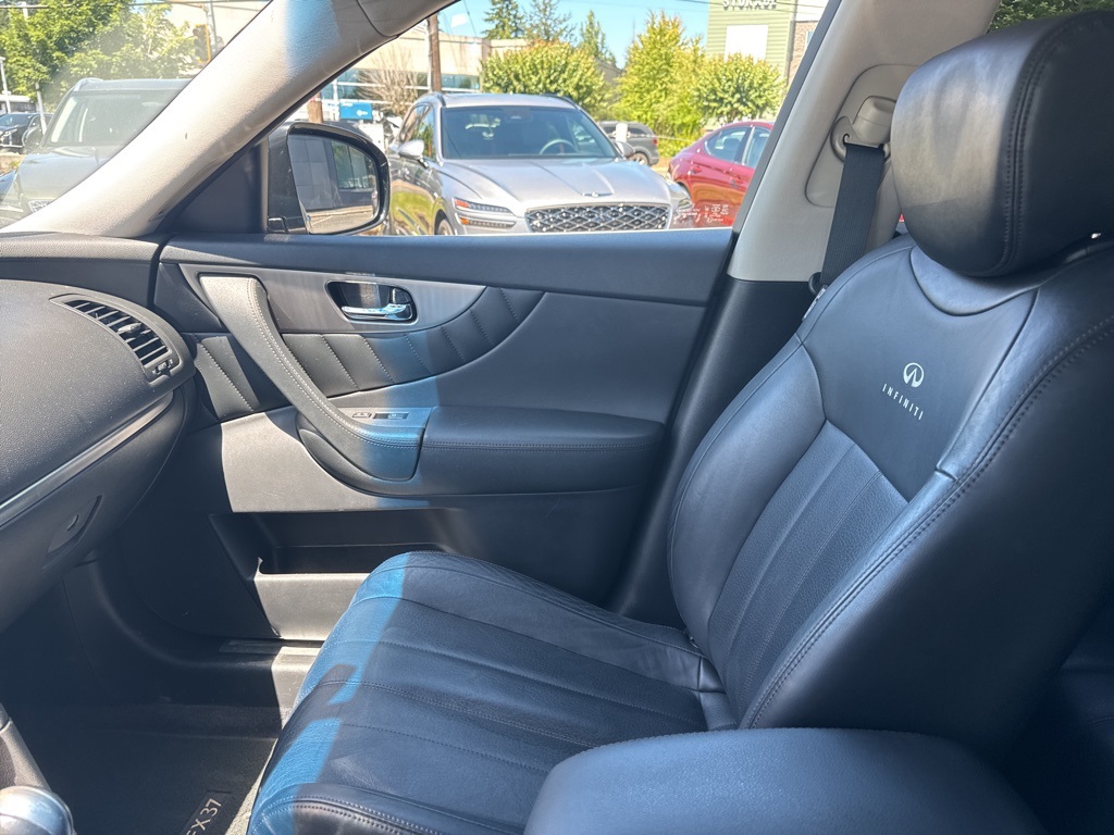 2013 Infiniti FX37 Base photo 28