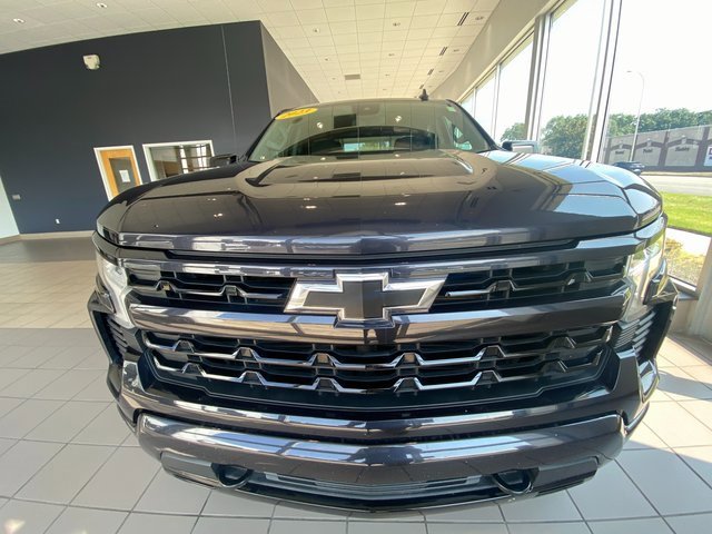 2023 Chevrolet Silverado 1500 RST photo 3