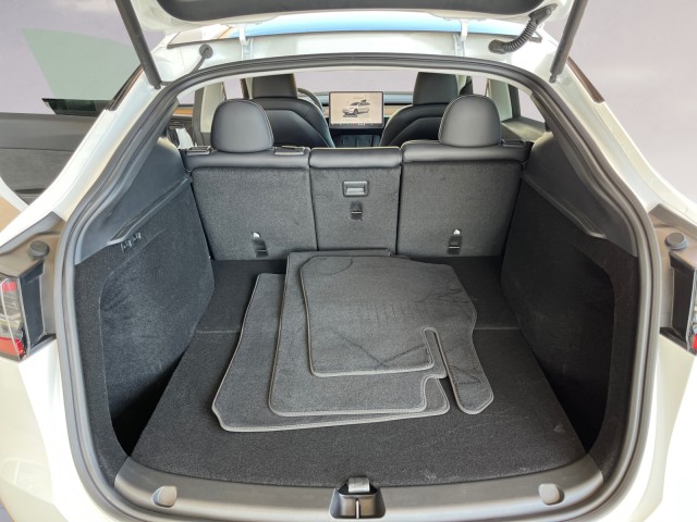 2025 Tesla Model Y Long Range photo 11