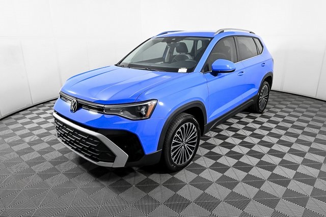 2025 Volkswagen Taos SE photo 3