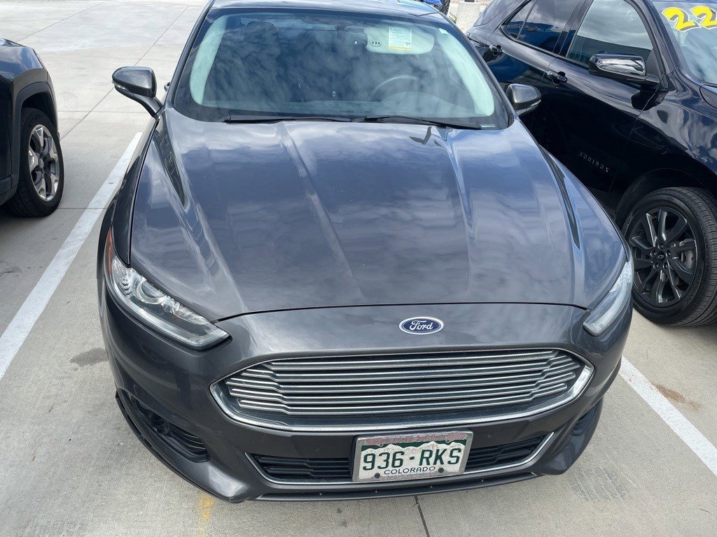 2016 Ford Fusion Titanium photo 2