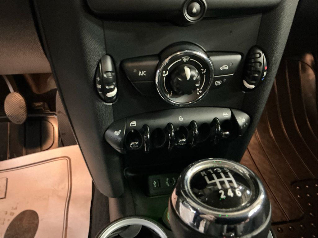2013 Mini Clubman Base photo 19
