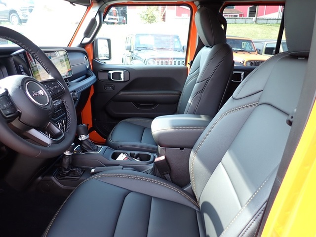 2025 Jeep Gladiator Sport photo 12