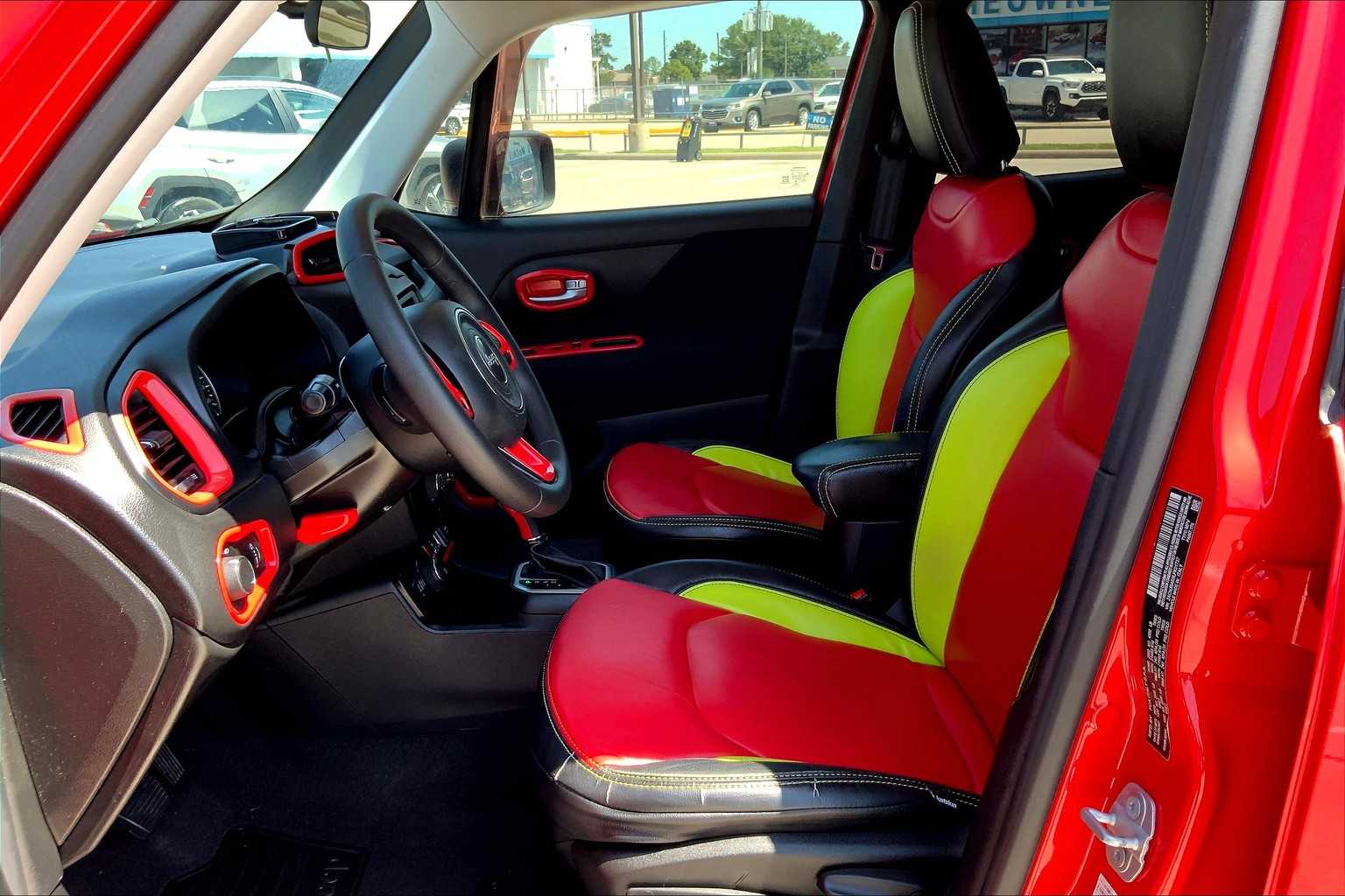 2020 Toyota RAV4 LE photo 7