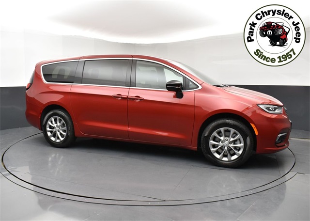 2026 Chrysler Pacifica Select's photo