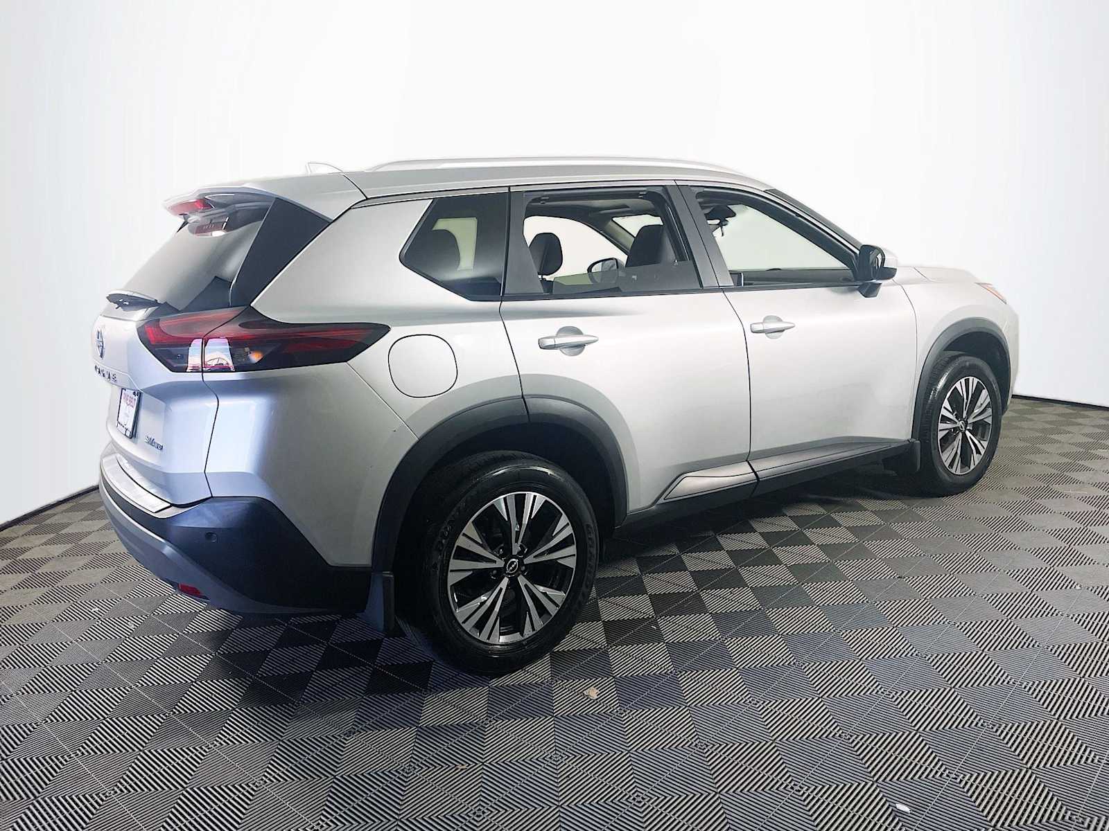 2023 Nissan Rogue SV photo 4