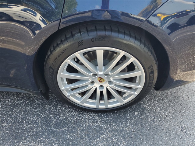 2018 Porsche Panamera 4 photo 6