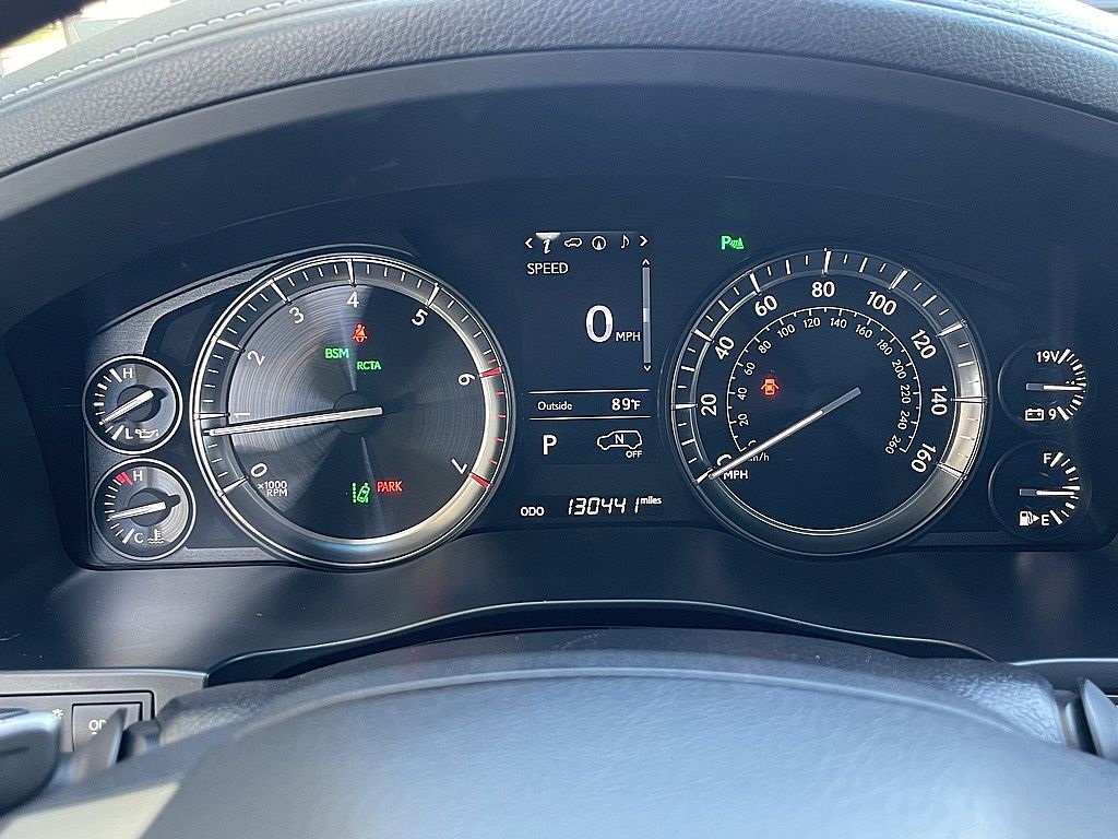 2019 Lexus LX 570 photo 16