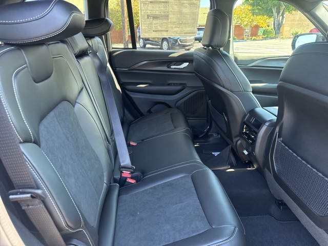 2025 Jeep Grand Cherokee Laredo X Altitude photo 11