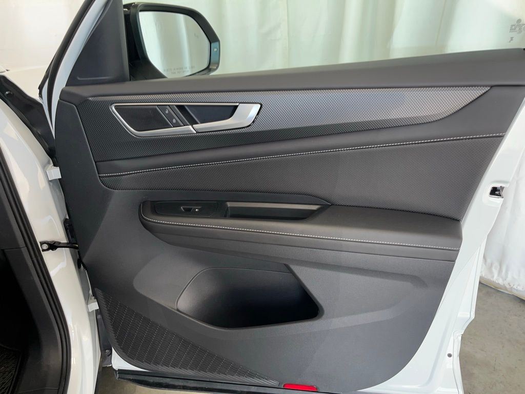 2025 Volkswagen Atlas Cross Sport SEL R-Line photo 10