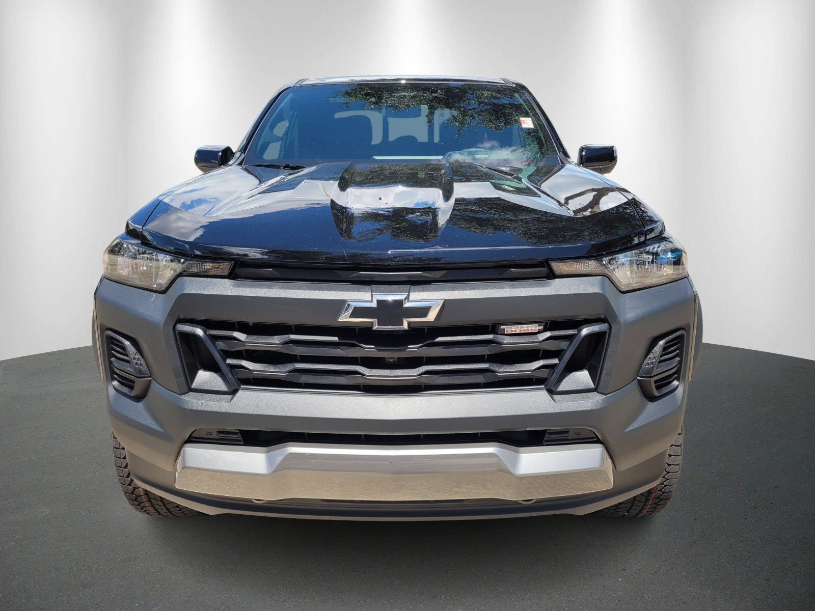 2026 Chevrolet Colorado Trail Boss photo 2