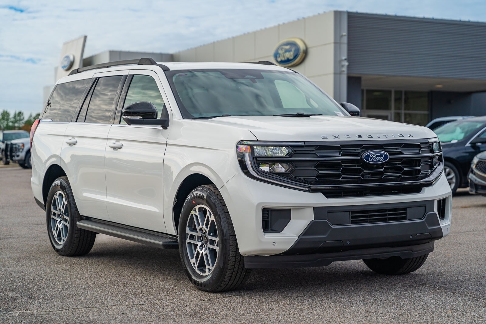 2025 Ford Expedition Active's photo