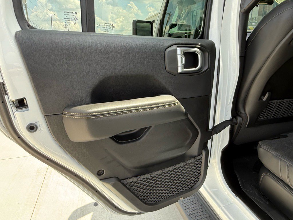 2024 Jeep Wrangler Sahara photo 15