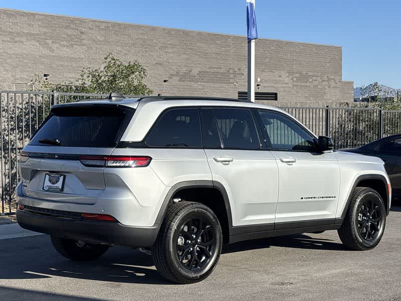 2025 Jeep Grand Cherokee Altitude photo 8