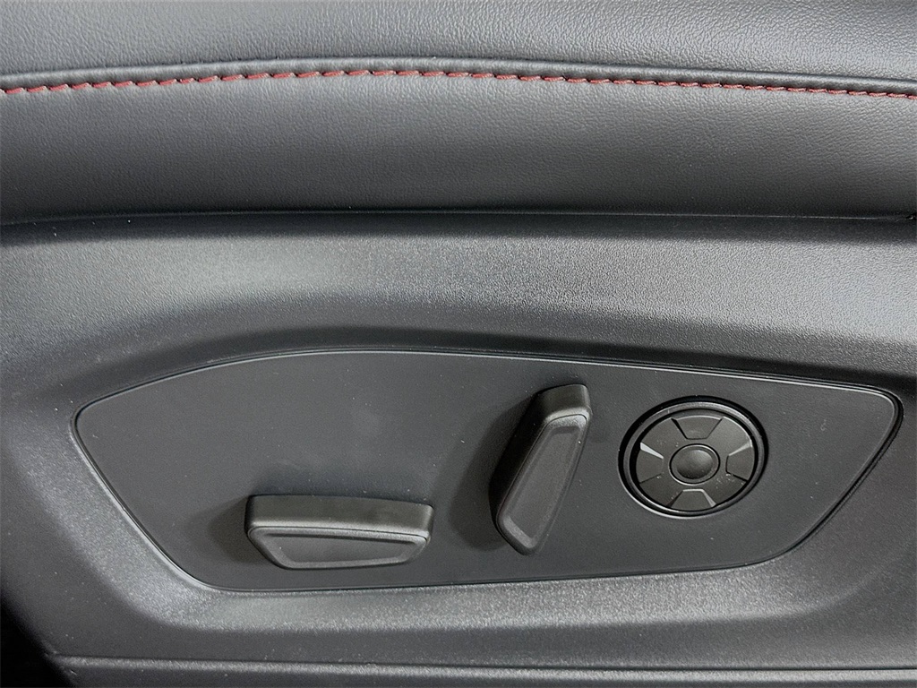 2025 Ford Explorer ST photo 31