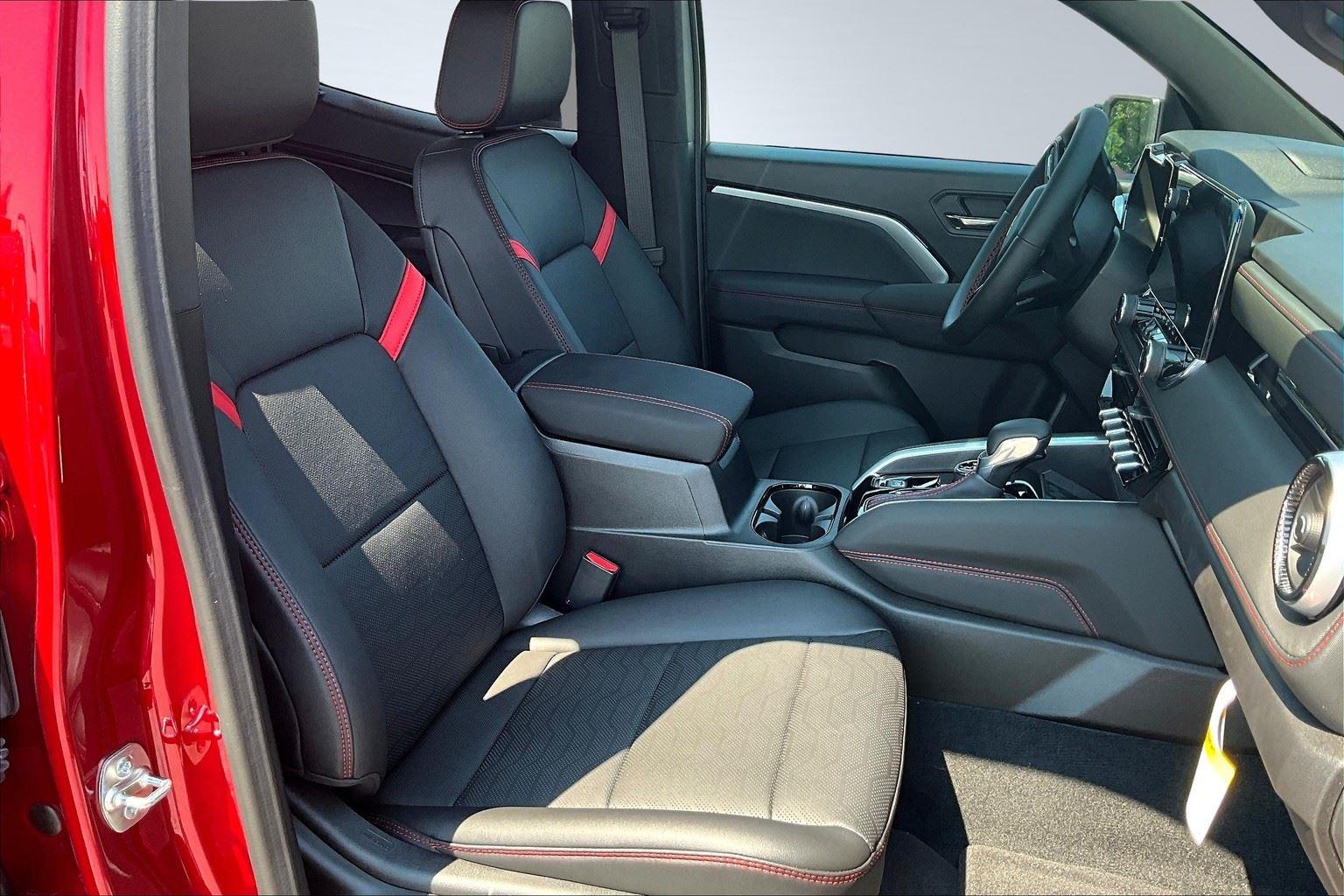 2025 Chevrolet Colorado Z71 photo 11