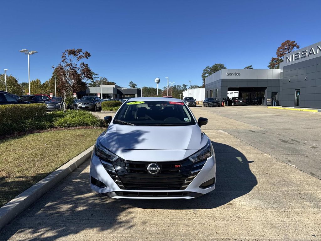 2025 Nissan Versa 1.6 SR photo 2