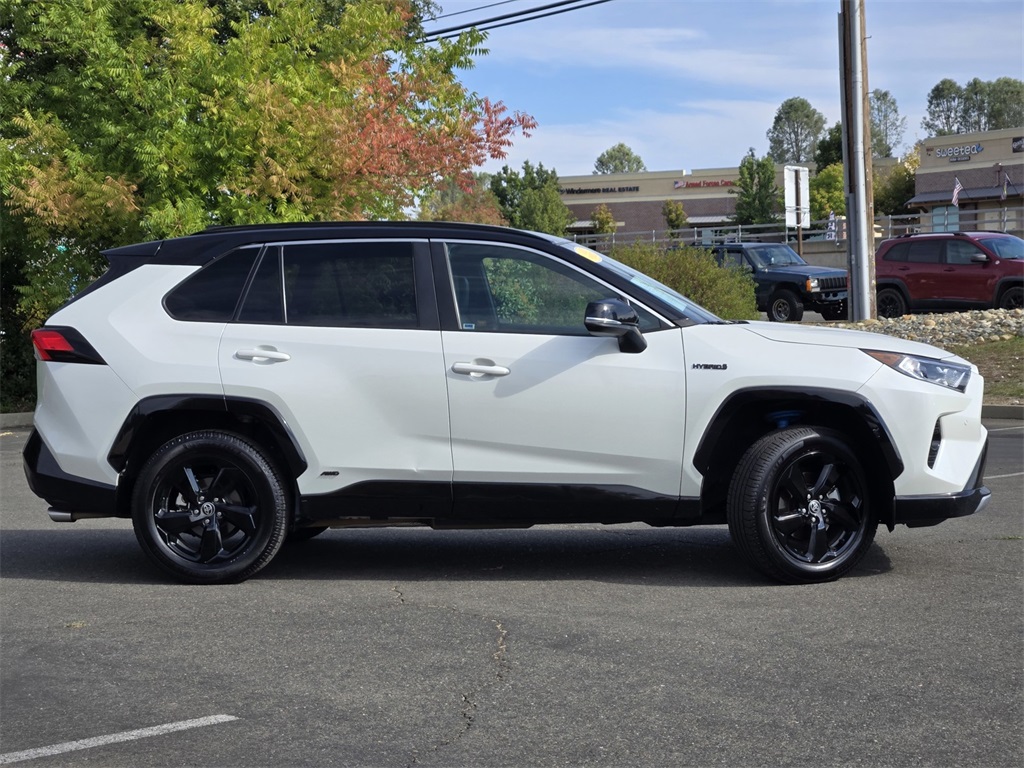 2021 Toyota RAV4 Hybrid XSE photo 2