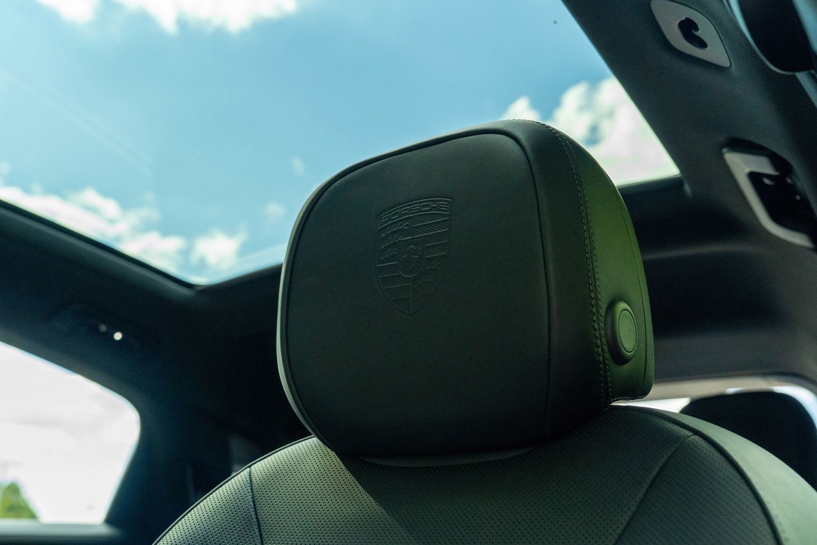 2026 Porsche Cayenne Base photo 30