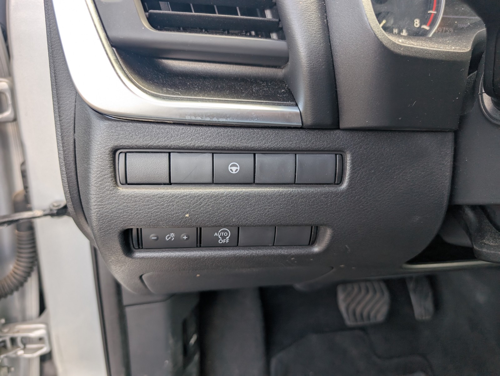 Used 2023 SILVER Nissan SV image 19