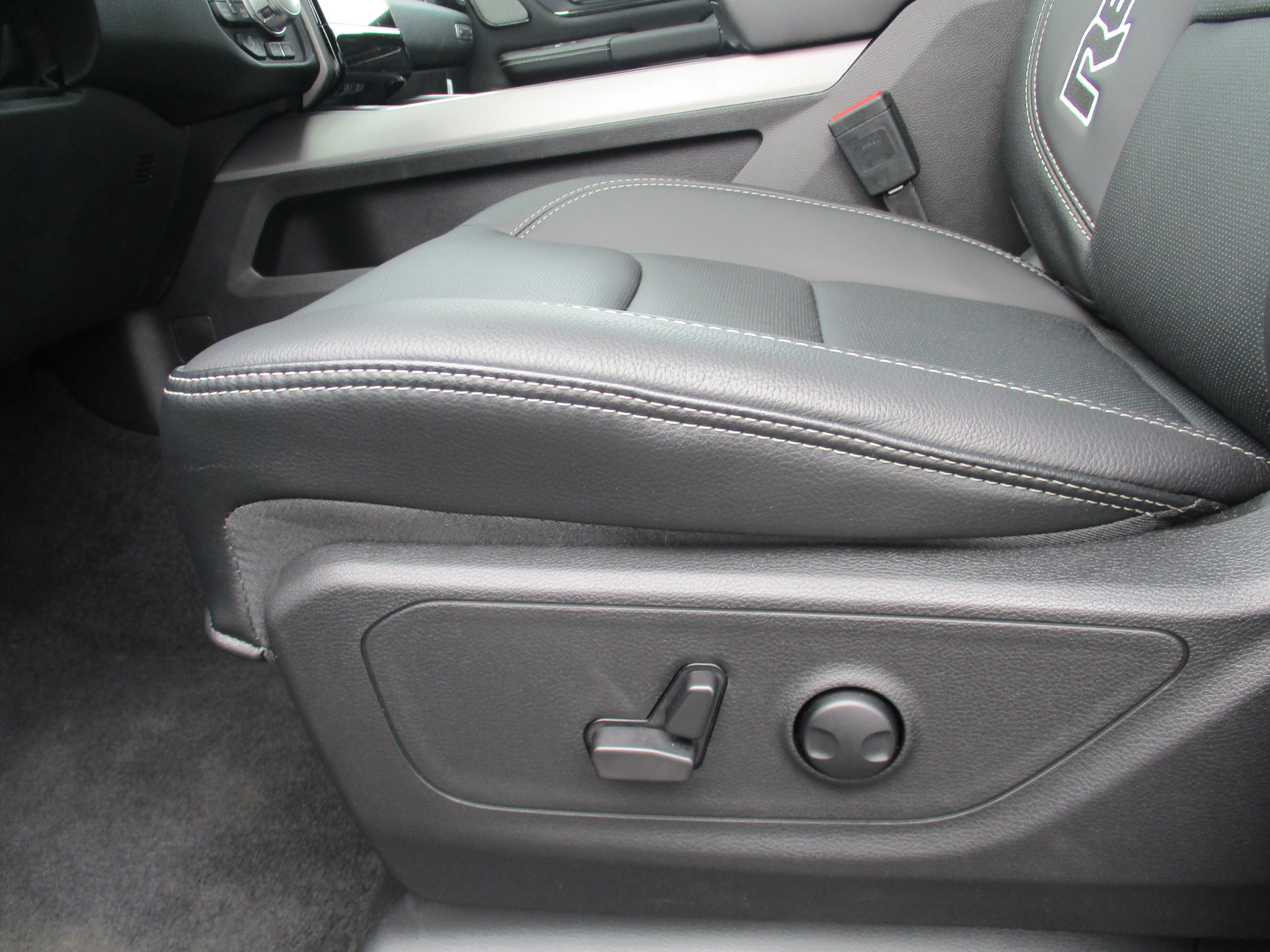 2025 Ram 1500 Rebel photo 27