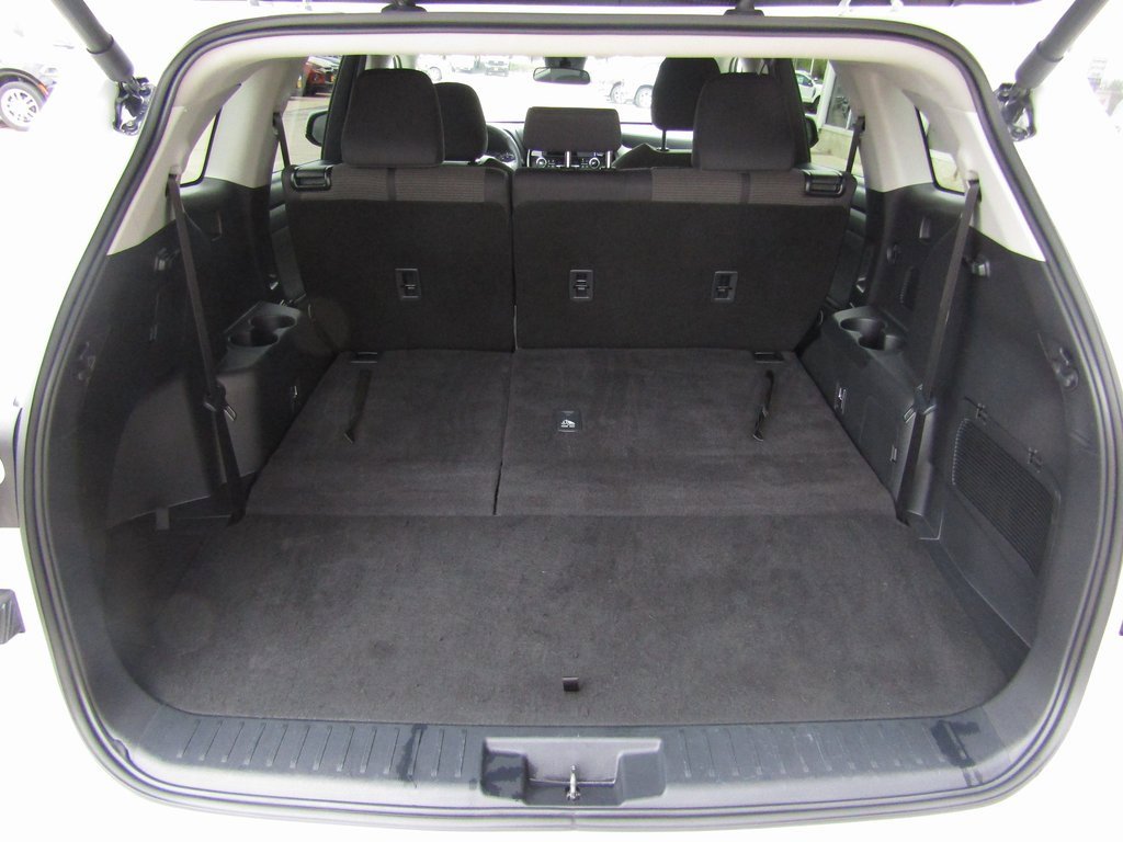 2024 Toyota Highlander LE photo 29