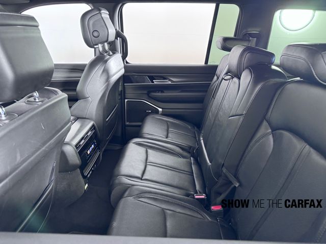 2023 Jeep Wagoneer L Series II photo 18