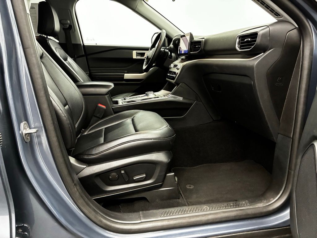 2021 Ford Explorer XLT photo 32