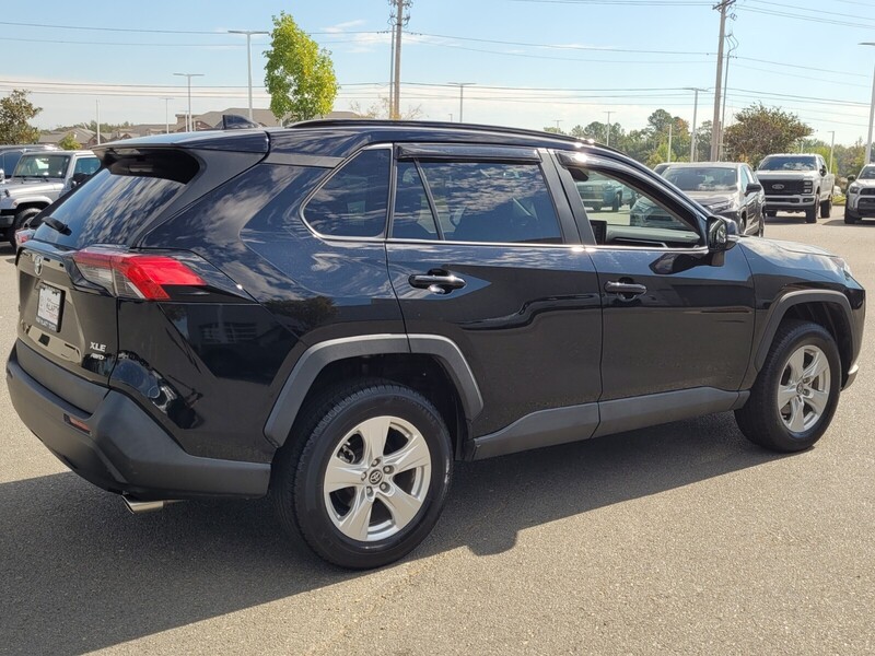 2019 Toyota RAV4 XLE photo 2