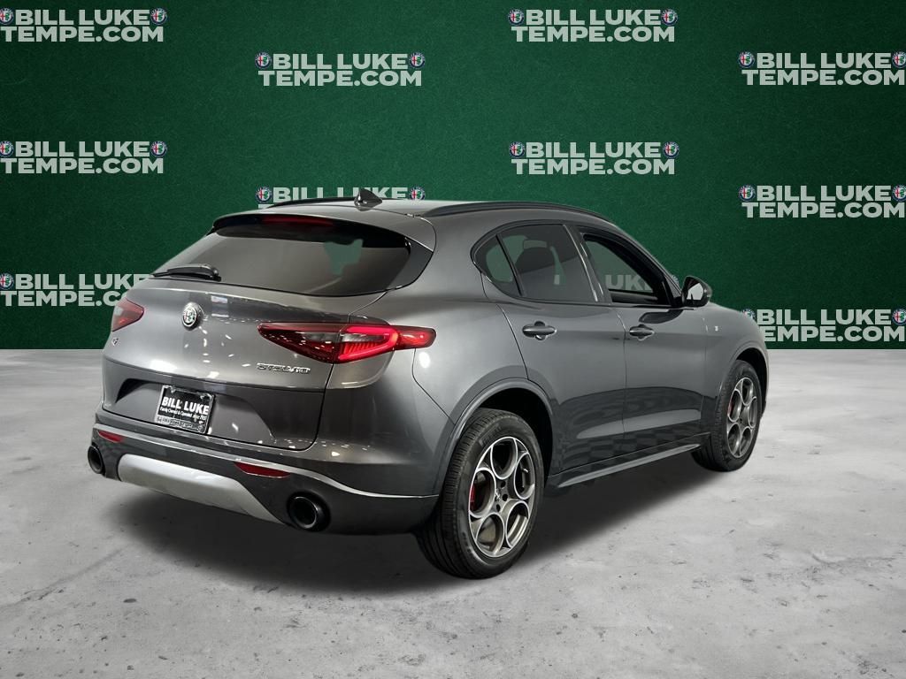 2022 Alfa Romeo Stelvio Ti photo 4