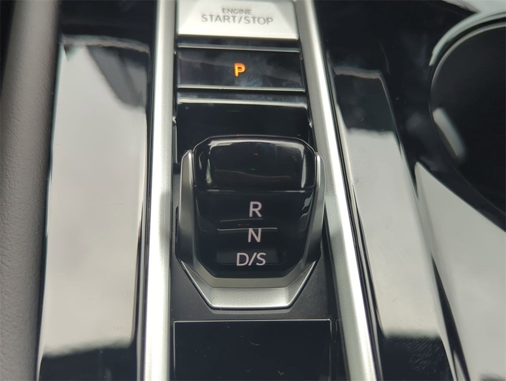2026 Volkswagen Atlas Cross Sport SEL R-Line photo 7