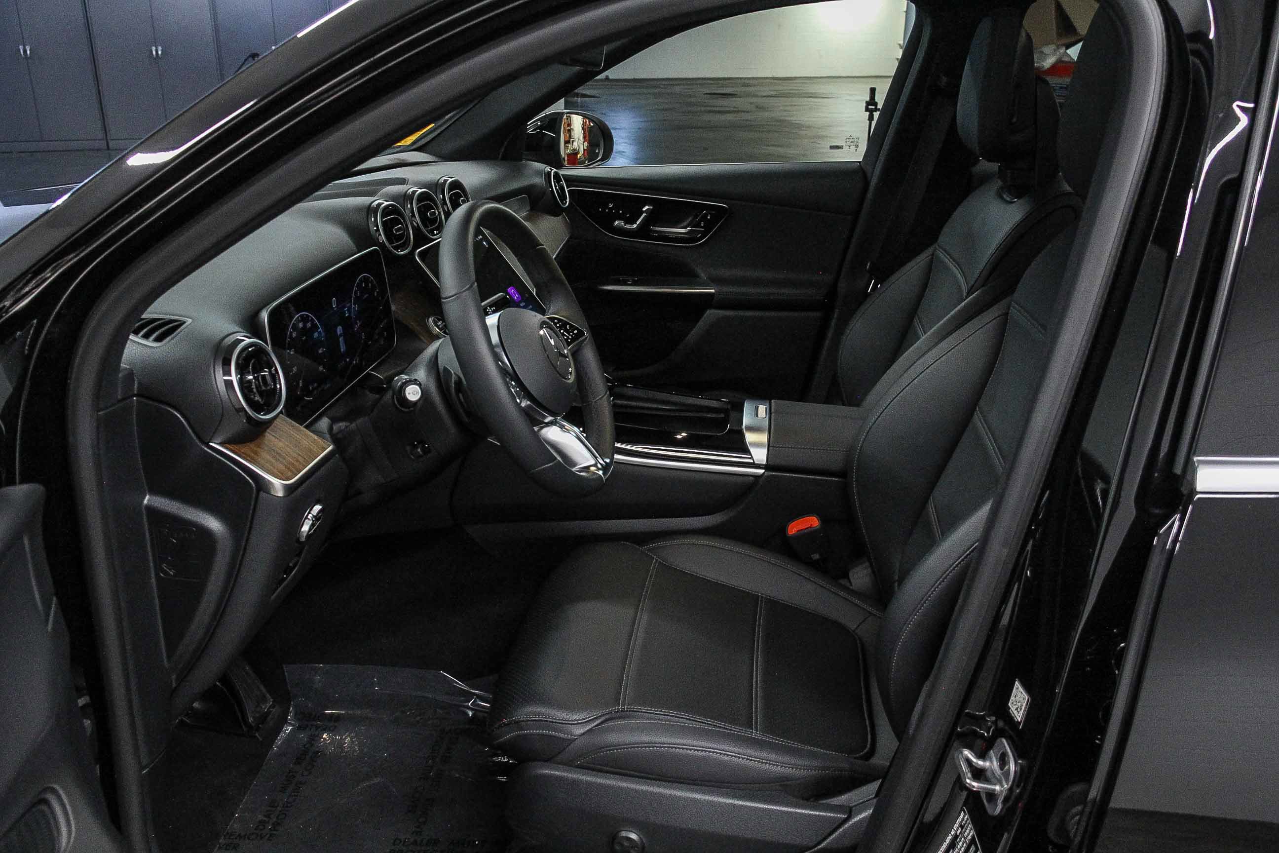 2025 Mercedes Benz GLC 300 photo 17