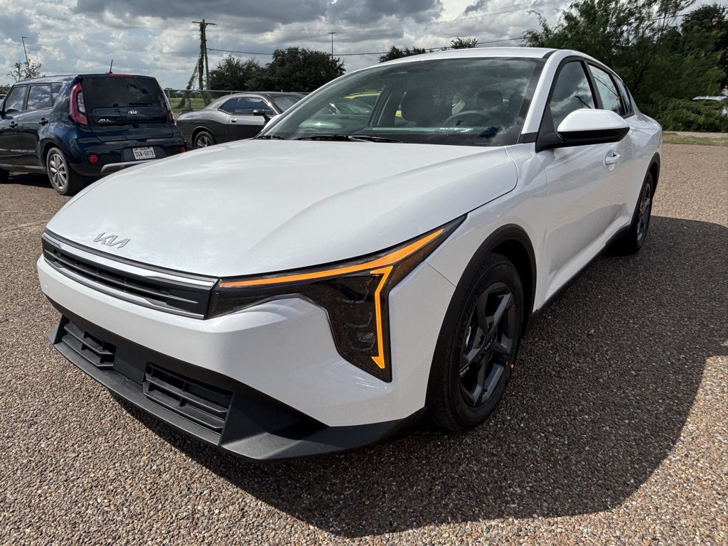 2025 Kia K4 LXS photo 3