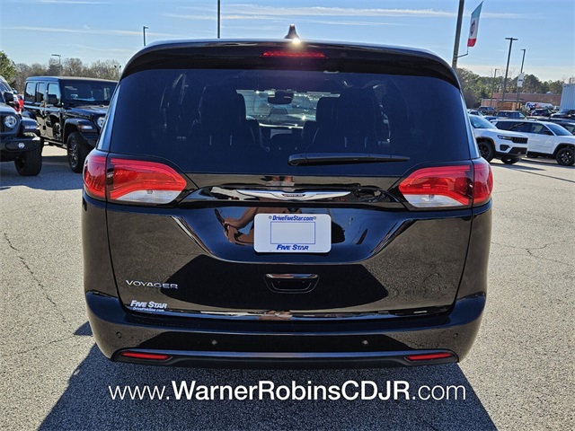 2025 Chrysler Voyager LX photo 10