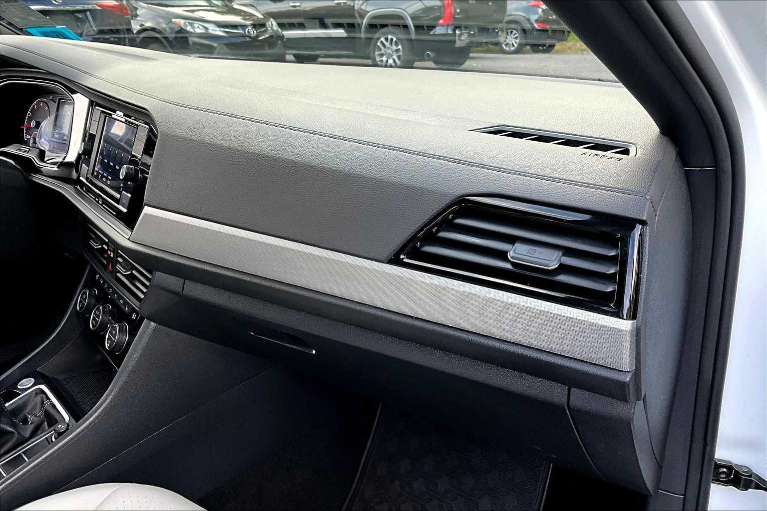 2020 Volkswagen Jetta R-Line photo 14
