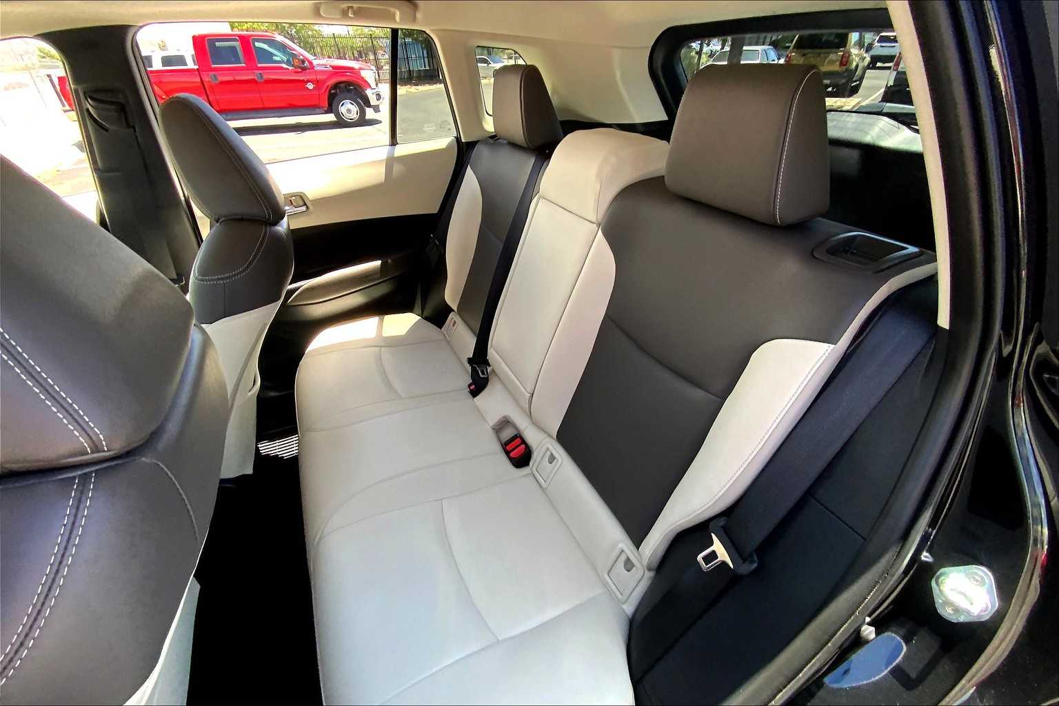 2024 Toyota Corolla Cross XLE photo 17