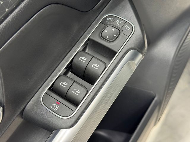 2025 Mercedes Benz GLB 250 photo 36