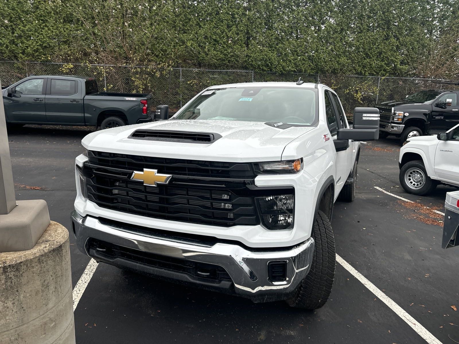 2025 Chevrolet Silverado 3500HD photo 2