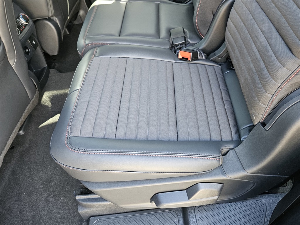 2025 Ford Explorer ST-Line photo 25
